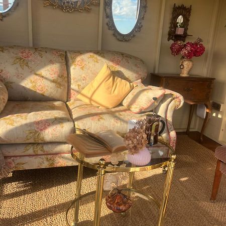 The Pink Cottage Upstairs Suite & Garden Summer Room Whitehead Exterior photo