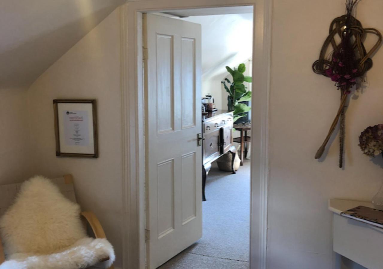 The Pink Cottage Upstairs Suite & Garden Summer Room Whitehead Exterior photo