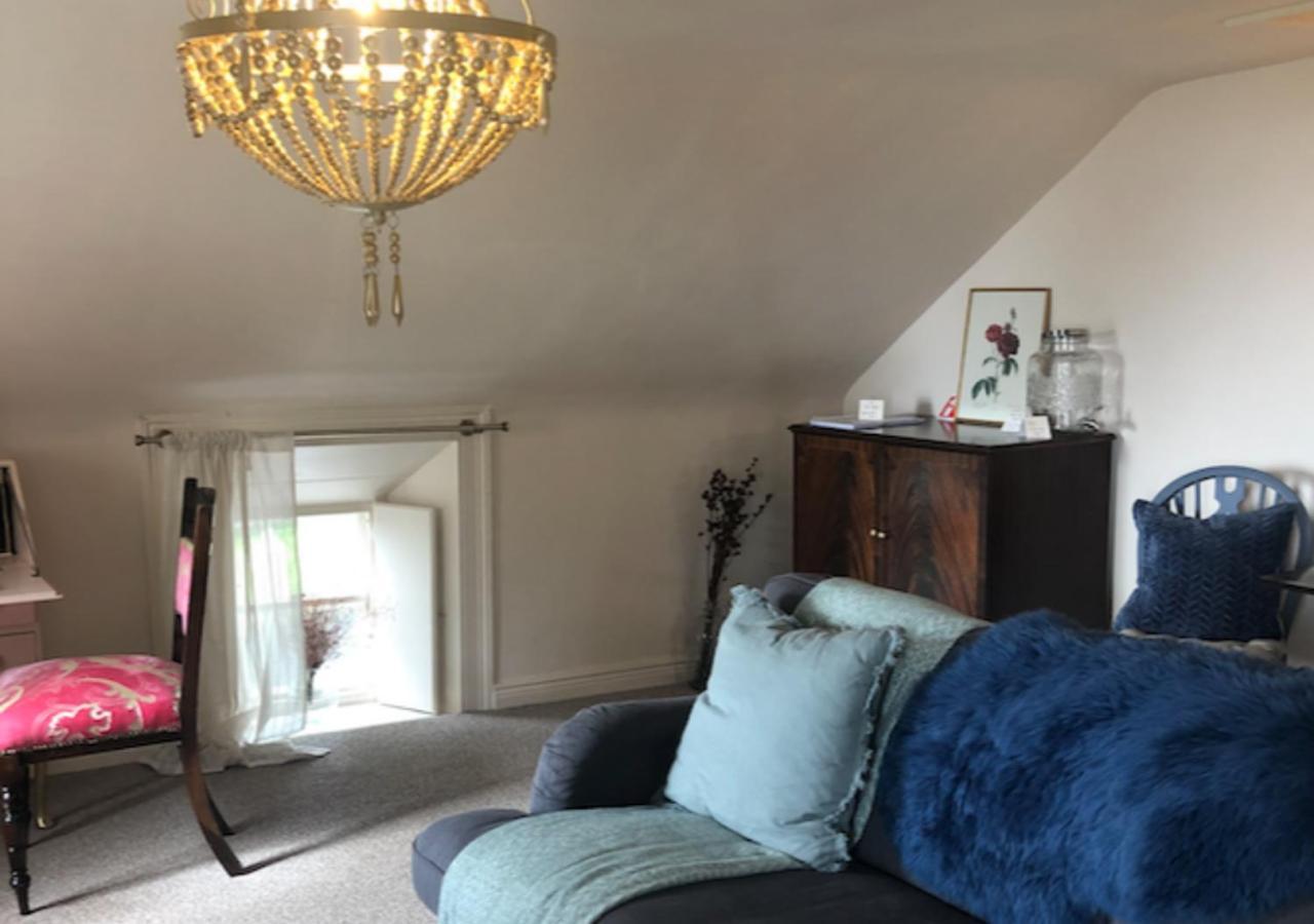 The Pink Cottage Upstairs Suite & Garden Summer Room Whitehead Exterior photo
