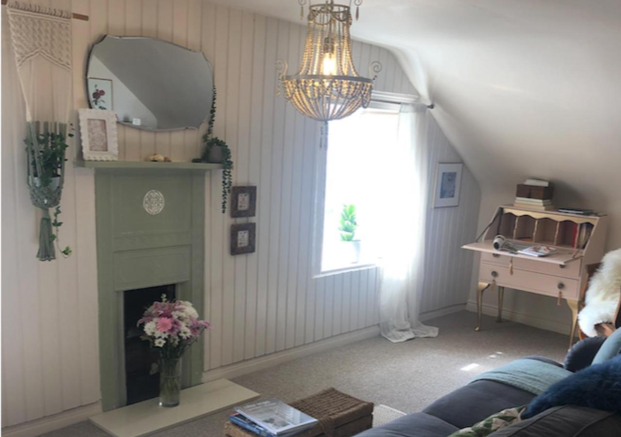 The Pink Cottage Upstairs Suite & Garden Summer Room Whitehead Exterior photo