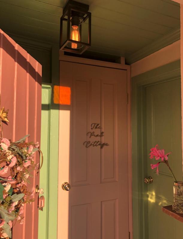 The Pink Cottage Upstairs Suite & Garden Summer Room Whitehead Exterior photo