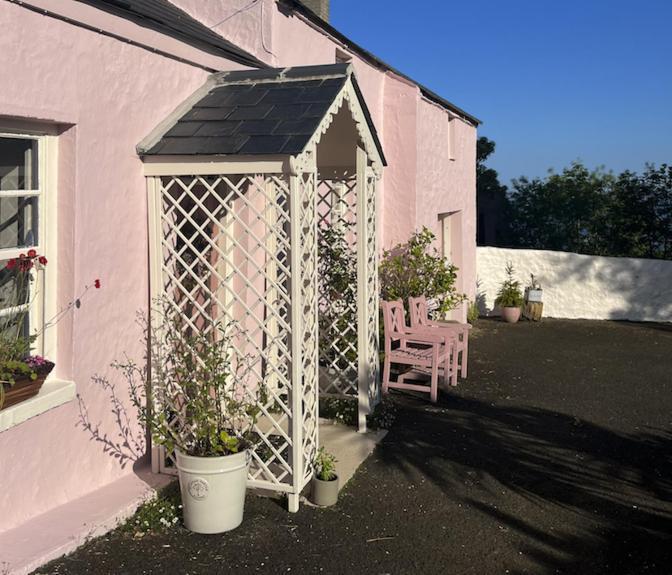The Pink Cottage Upstairs Suite & Garden Summer Room Whitehead Exterior photo