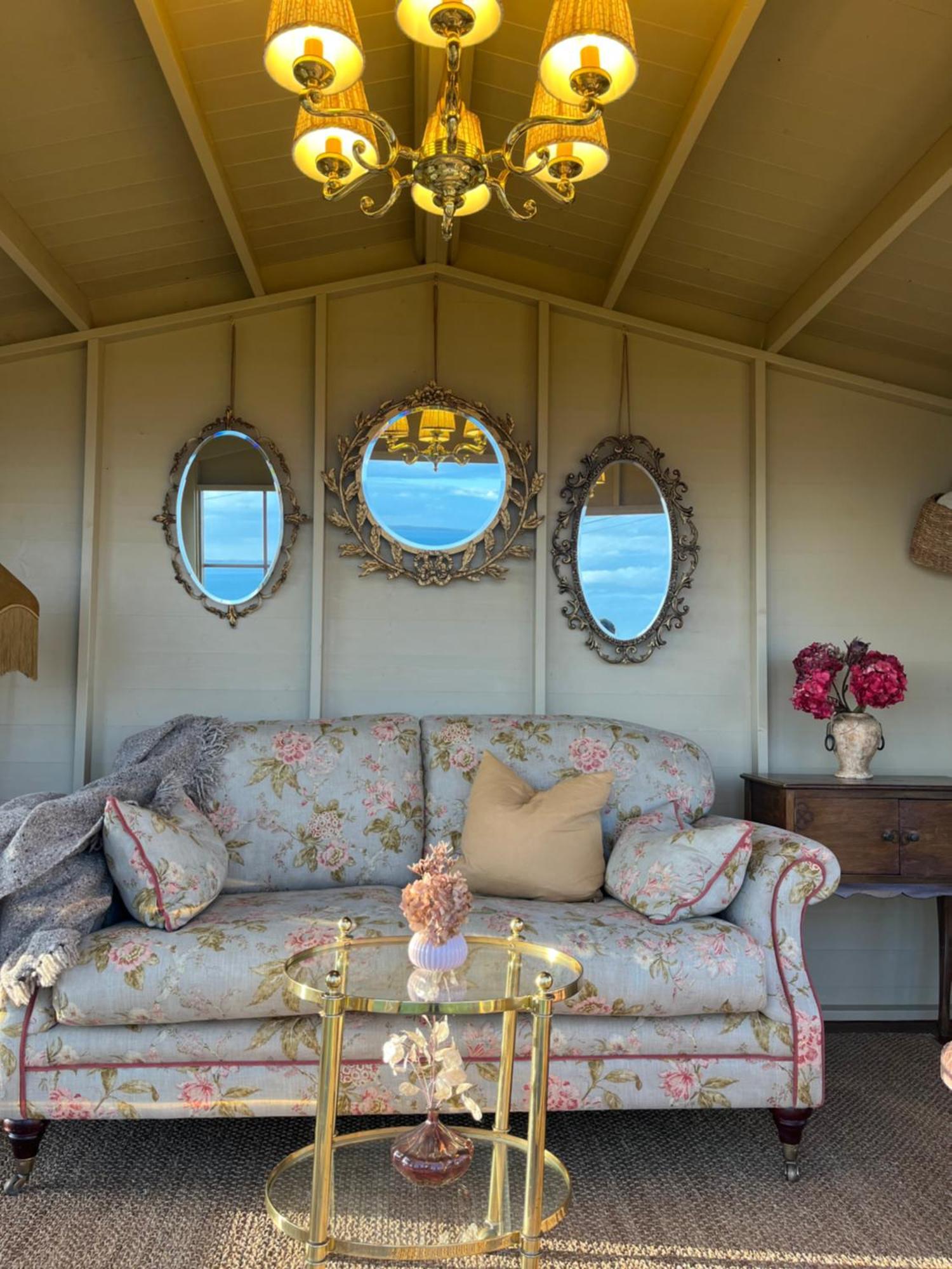 The Pink Cottage Upstairs Suite & Garden Summer Room Whitehead Exterior photo