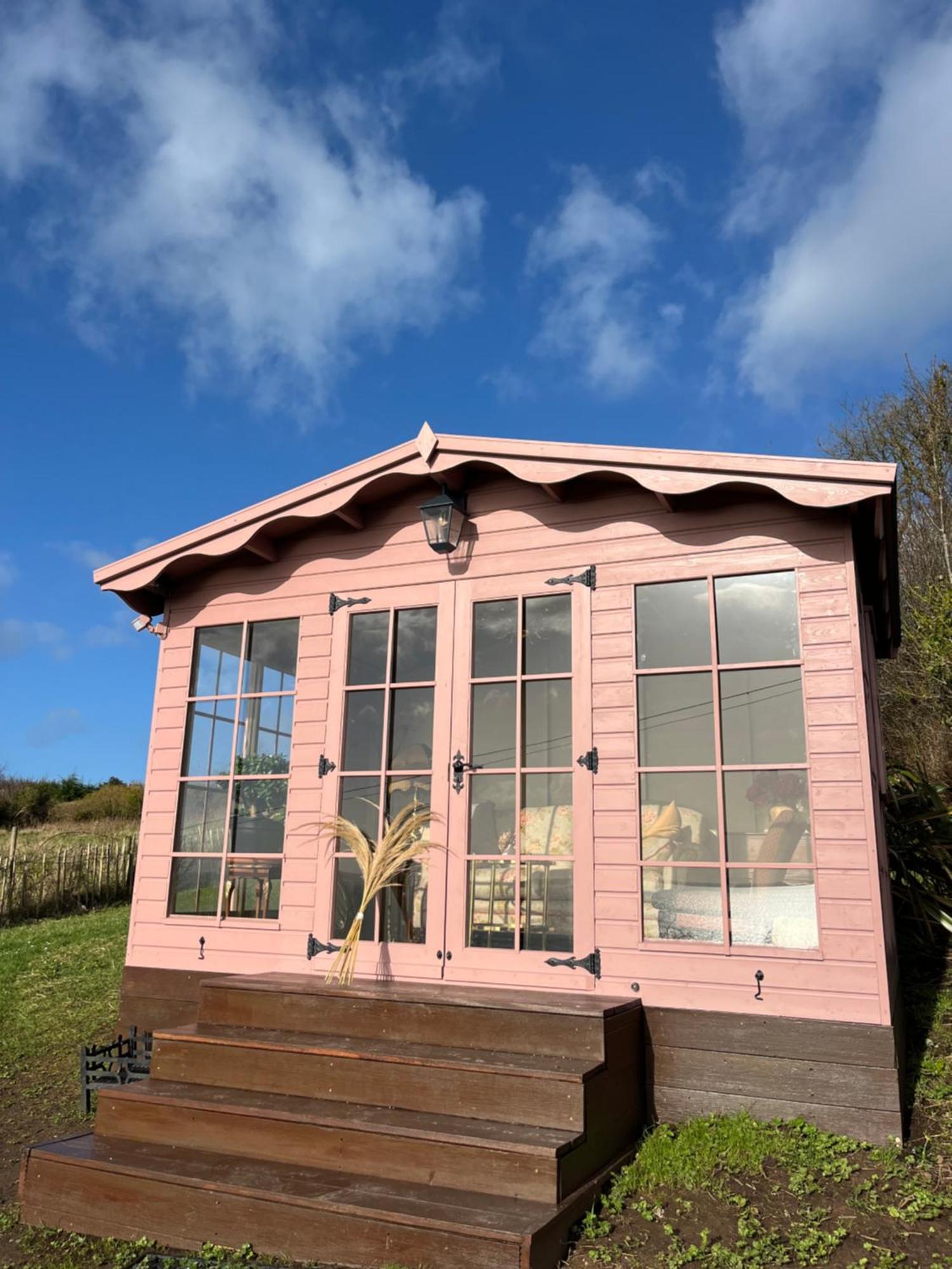 The Pink Cottage Upstairs Suite & Garden Summer Room Whitehead Exterior photo