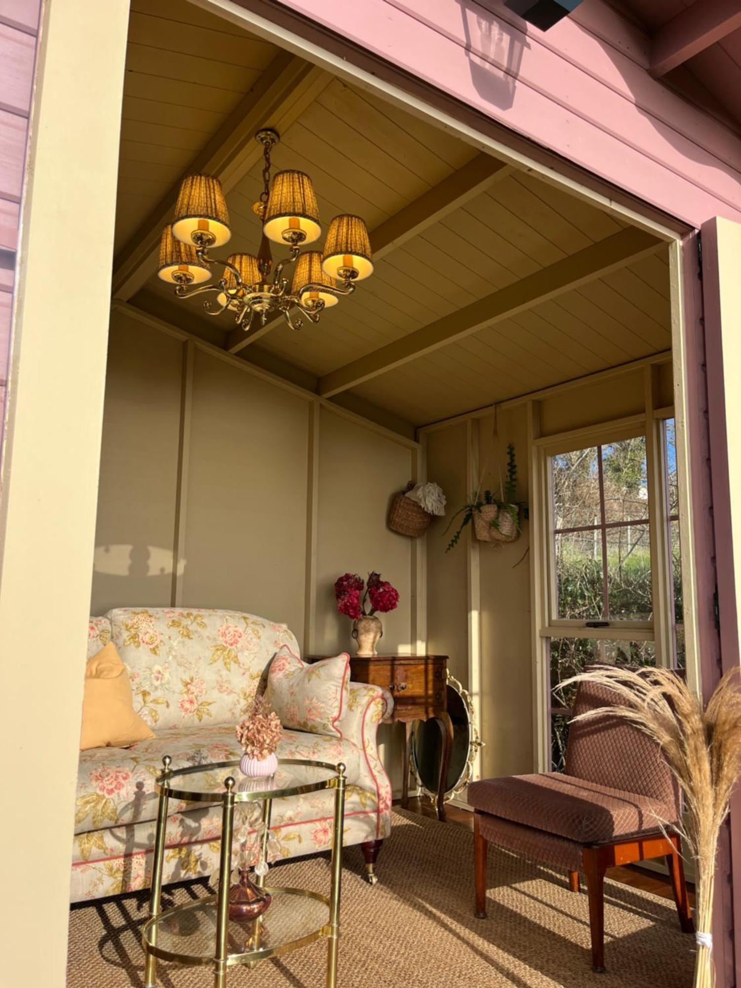 The Pink Cottage Upstairs Suite & Garden Summer Room Whitehead Exterior photo