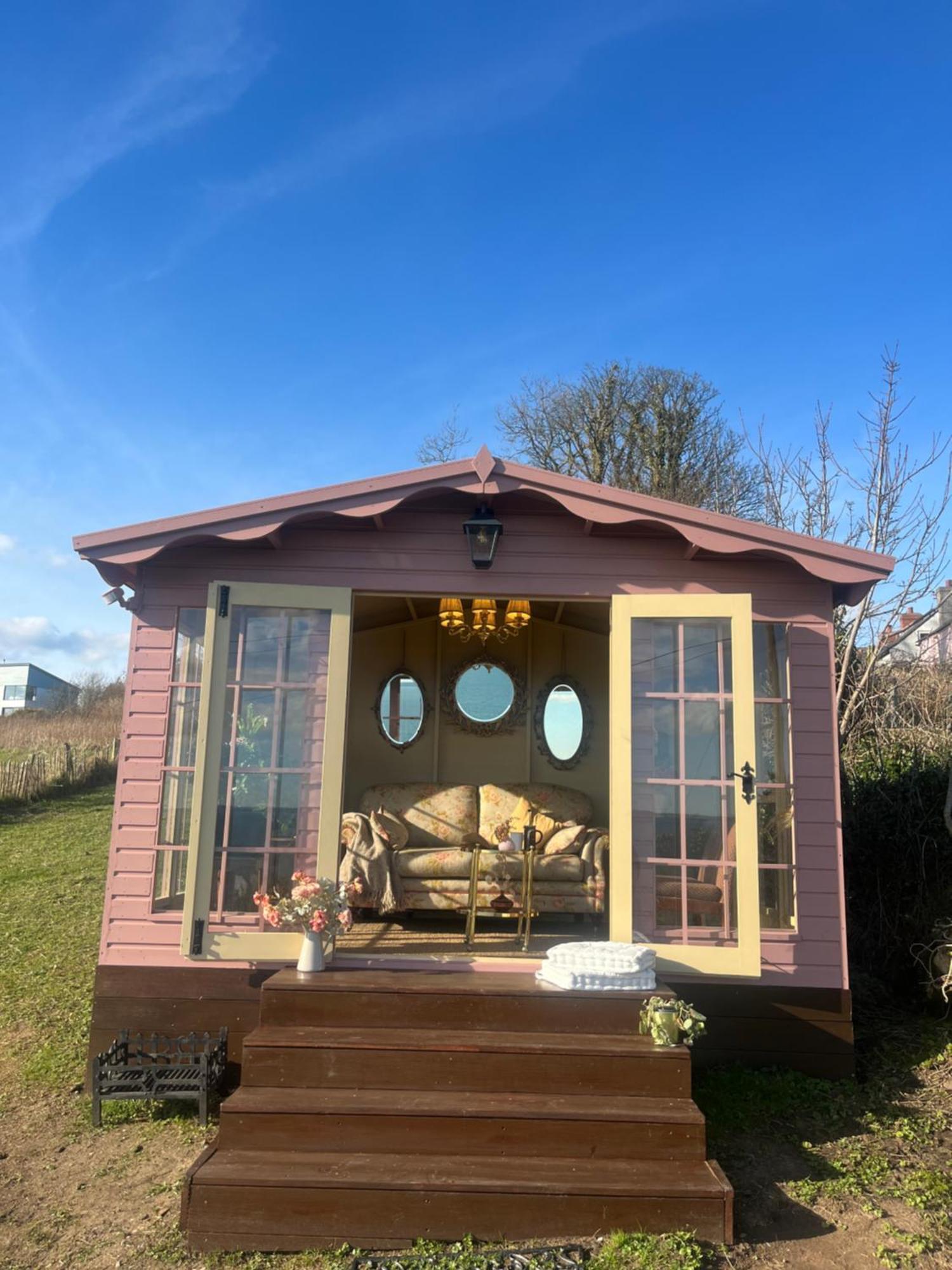 The Pink Cottage Upstairs Suite & Garden Summer Room Whitehead Exterior photo